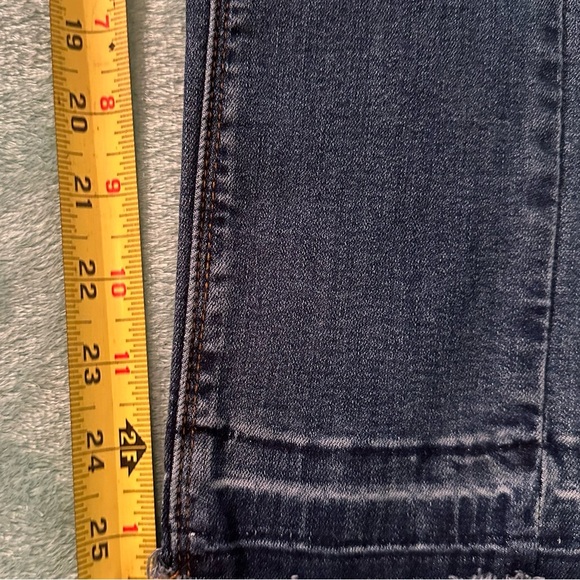 L & B Jeans. Super cute knee detail
T1 - Picture 7 of 11